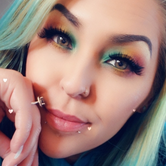 Meet your Posher, Dani - Picture 3 of 4